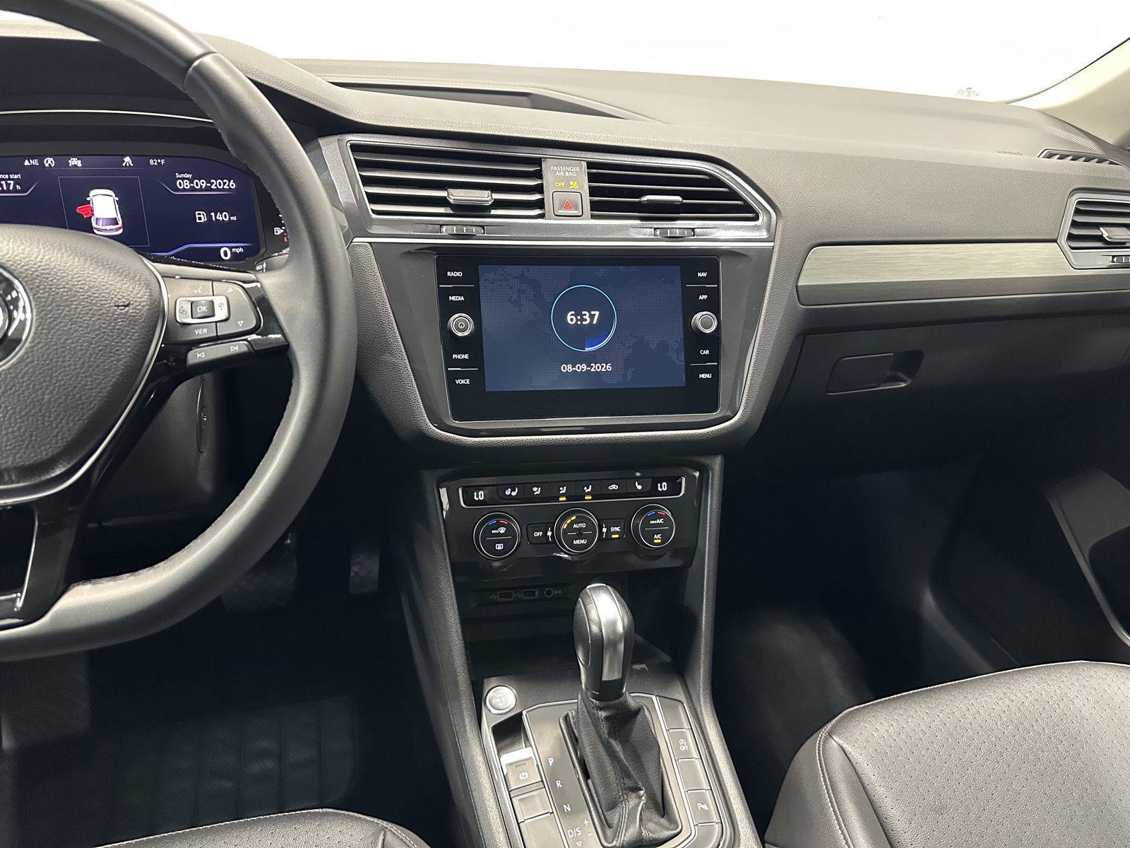 Used 2020 Volkswagen Tiguan SEL AWD/4WD image 23