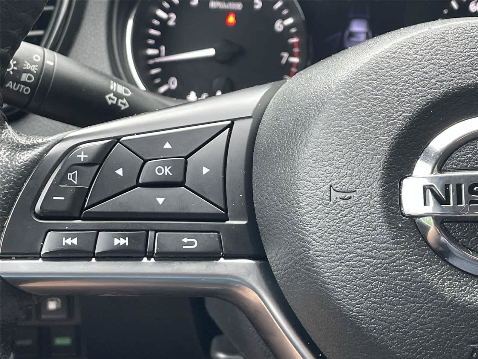 Used 2019 Nissan Rogue SV w/ Sun & Sound Touring Package AWD/4WD image 28