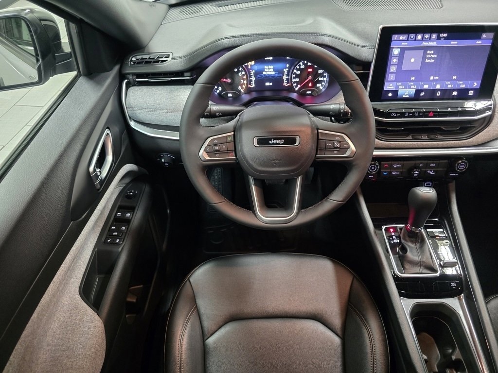 Used 2024 Jeep Compass Latitude image 24