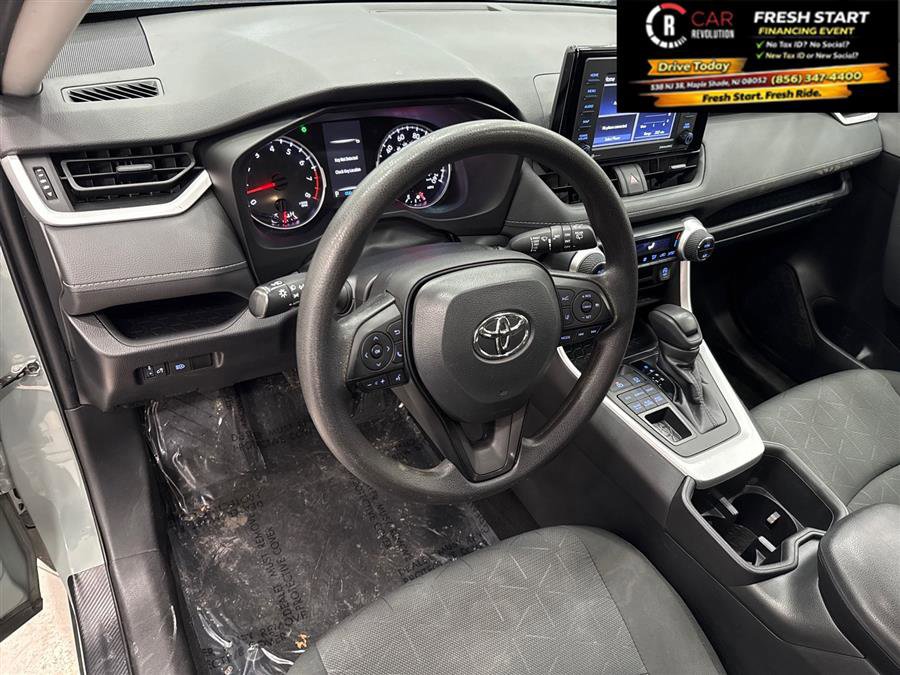 Used 2022 Toyota RAV4 XLE image 25