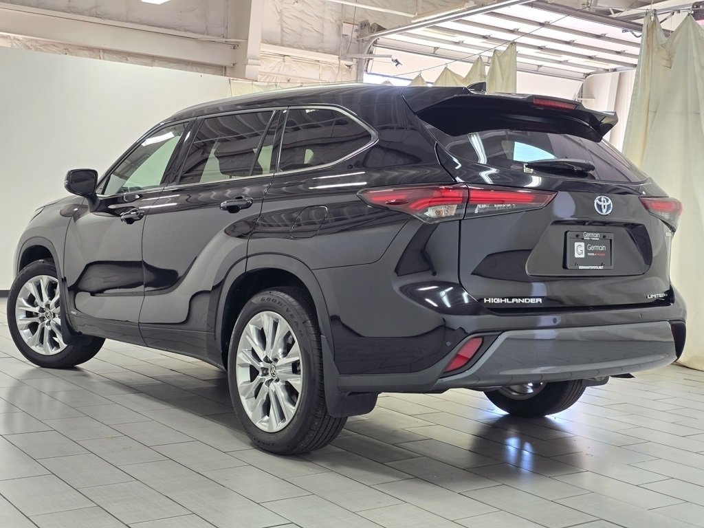Used 2024 Toyota Highlander Limited image 18