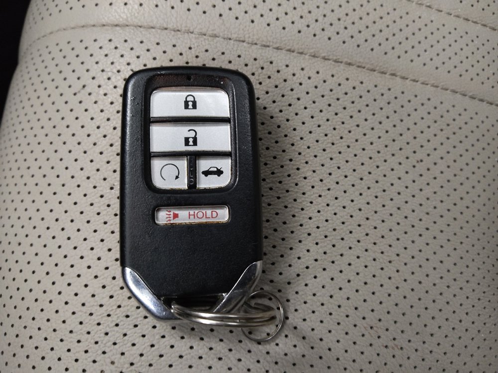 Used 2018 Honda Accord Touring image 32