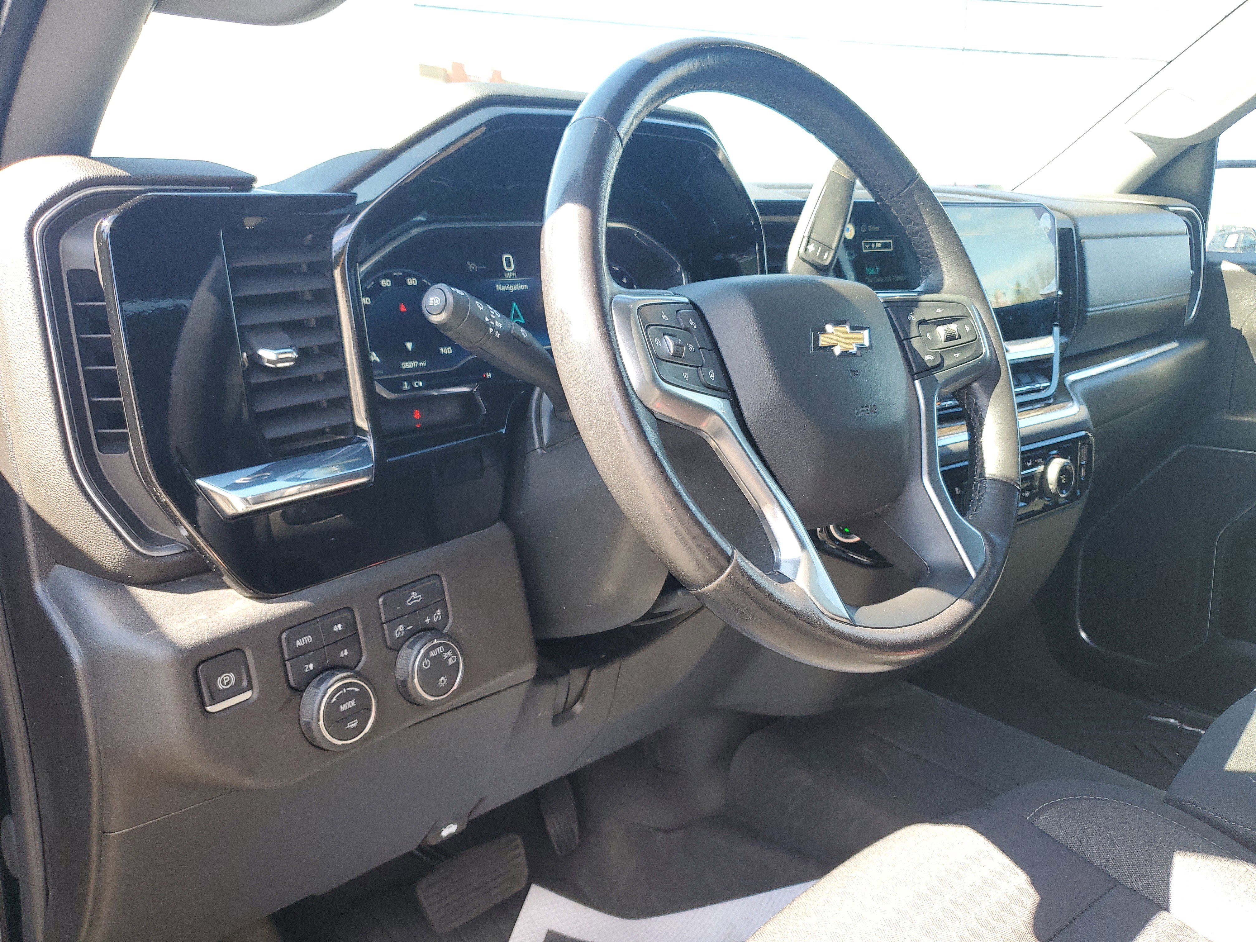 Used 2022 Chevrolet Silverado 1500 LT w/ Z71 Off-Road Package AWD/4WD image 16