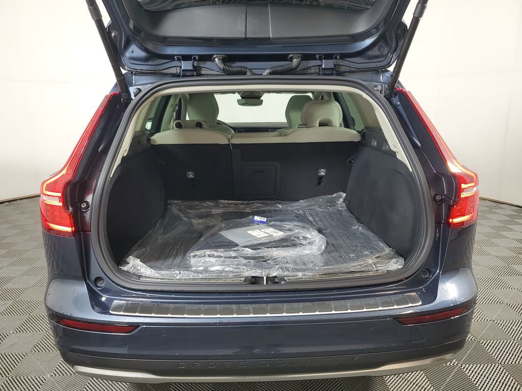 Certified 2026 Volvo V60 B5 Cross Country Plus w/ Protection Package Premier image 11