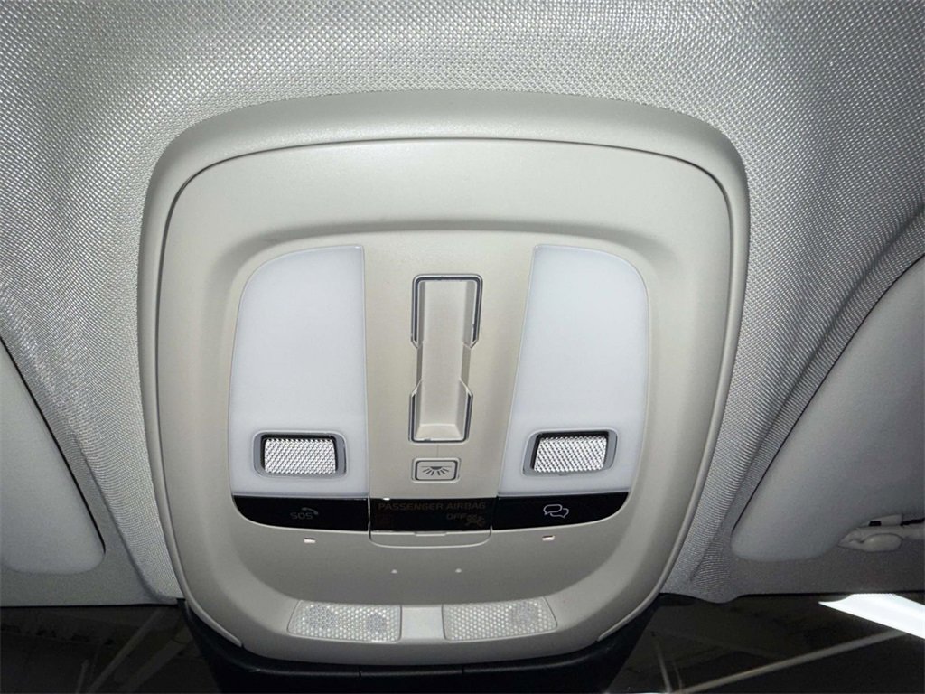 Used 2023 Volvo V60 B5 Cross Country Plus w/ Climate Package image 26