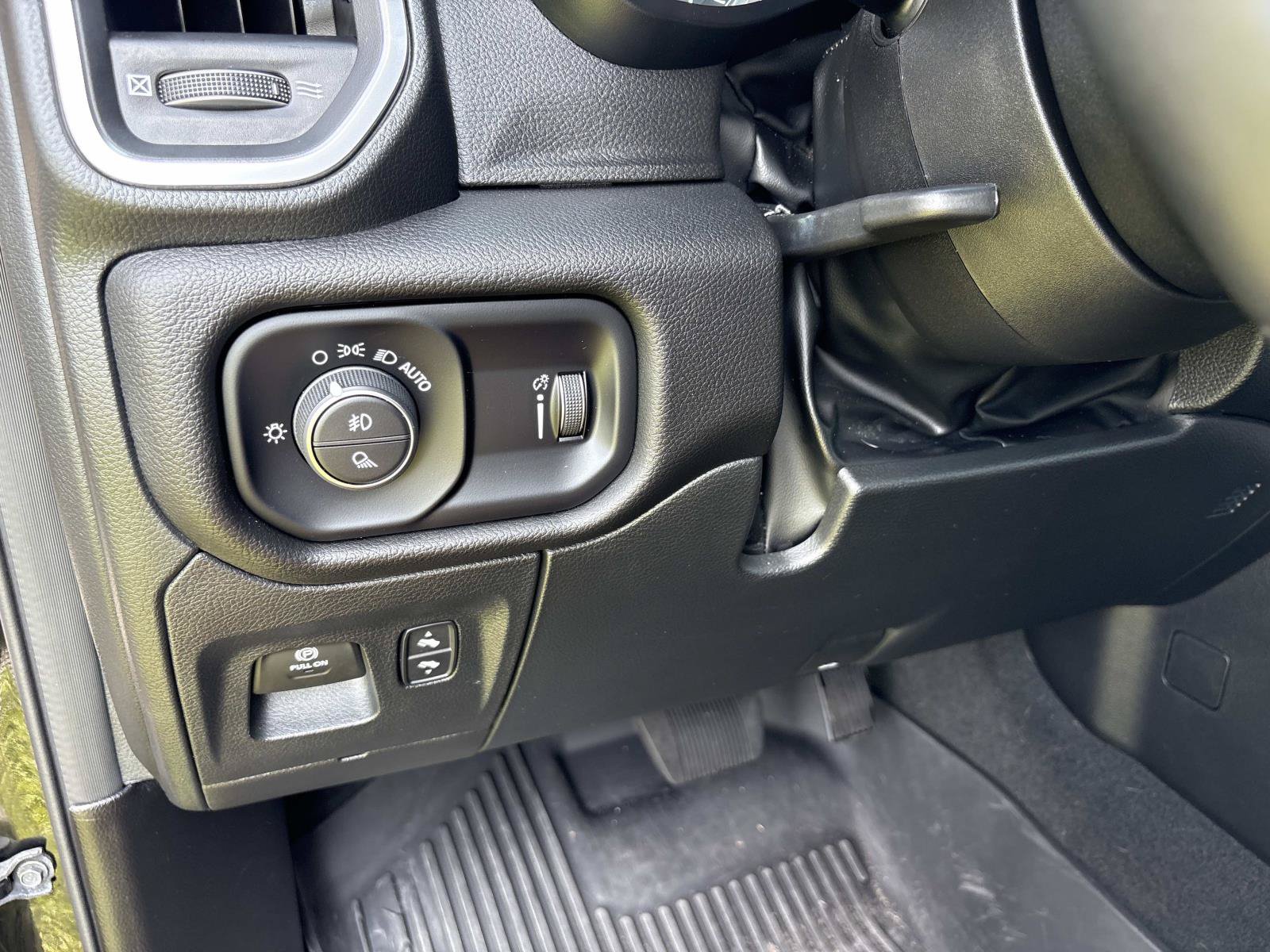 Certified 2024 RAM 1500 Big Horn RWD image 32