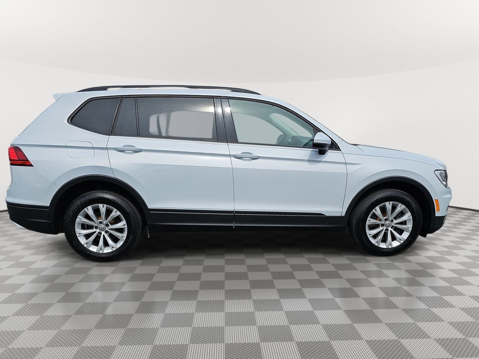 Used 2018 Volkswagen Tiguan S w/ Front Fog Lights Package image 4