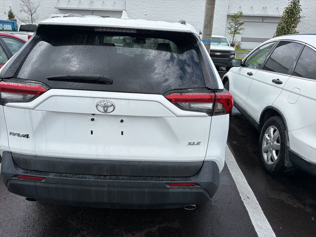 Used 2020 Toyota RAV4 XLE image 4