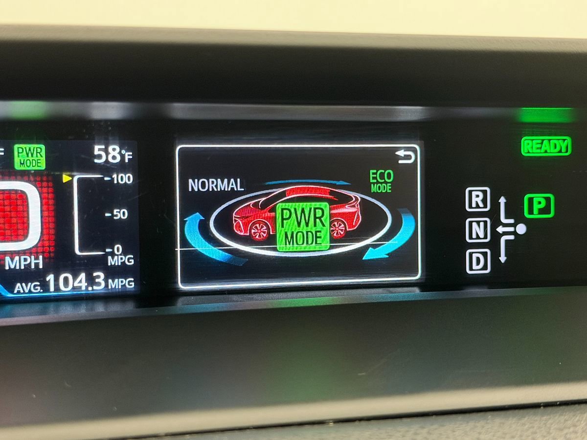 Used 2017 Toyota Prius Prime Advanced FWD image 18