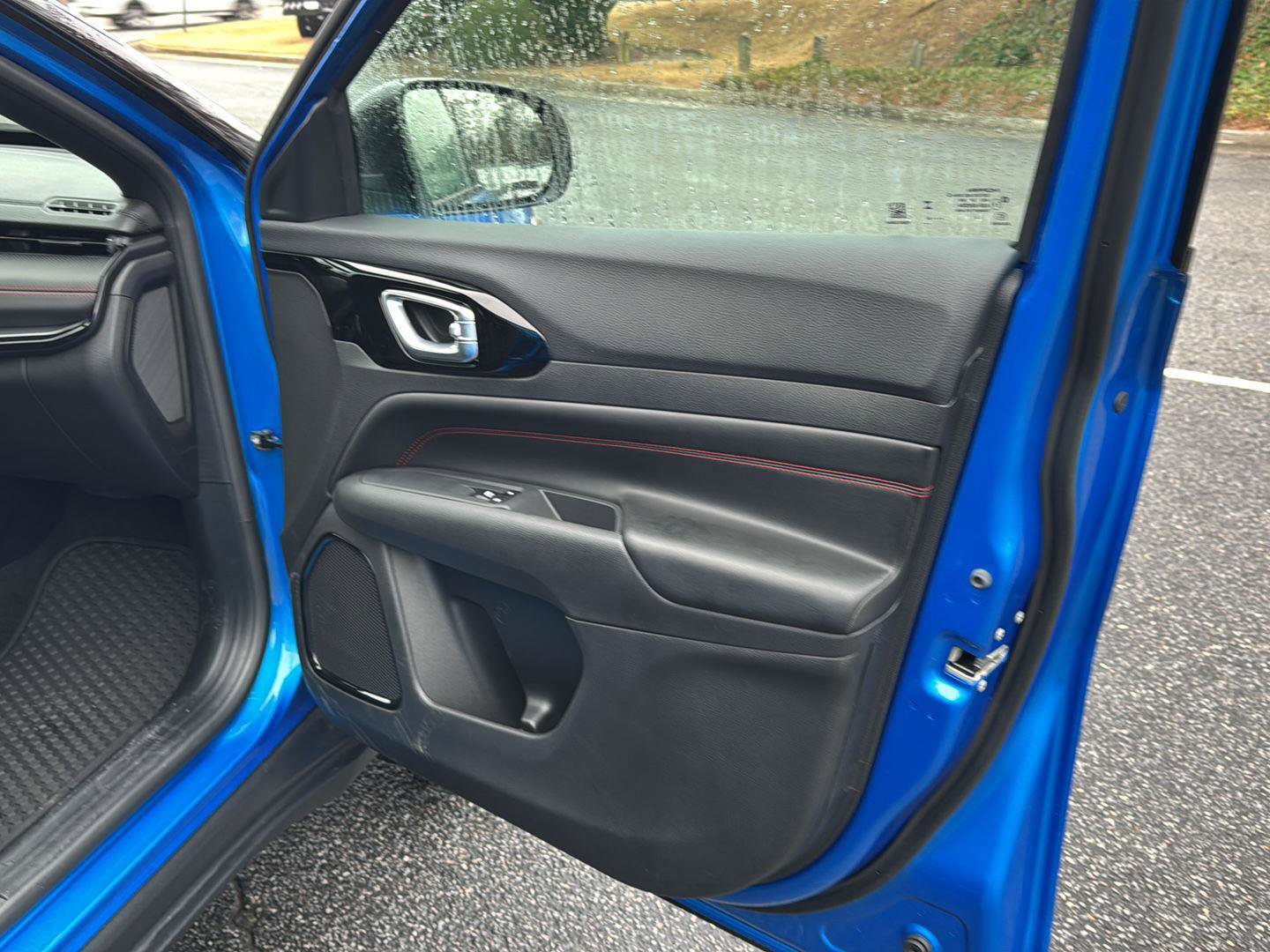 Used 2024 Jeep Compass Trailhawk w/ Trailhawk Elite Group image 12