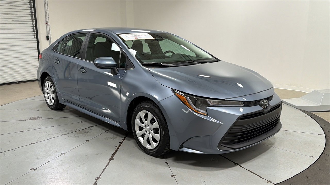 Certified 2025 Toyota Corolla LE video 3