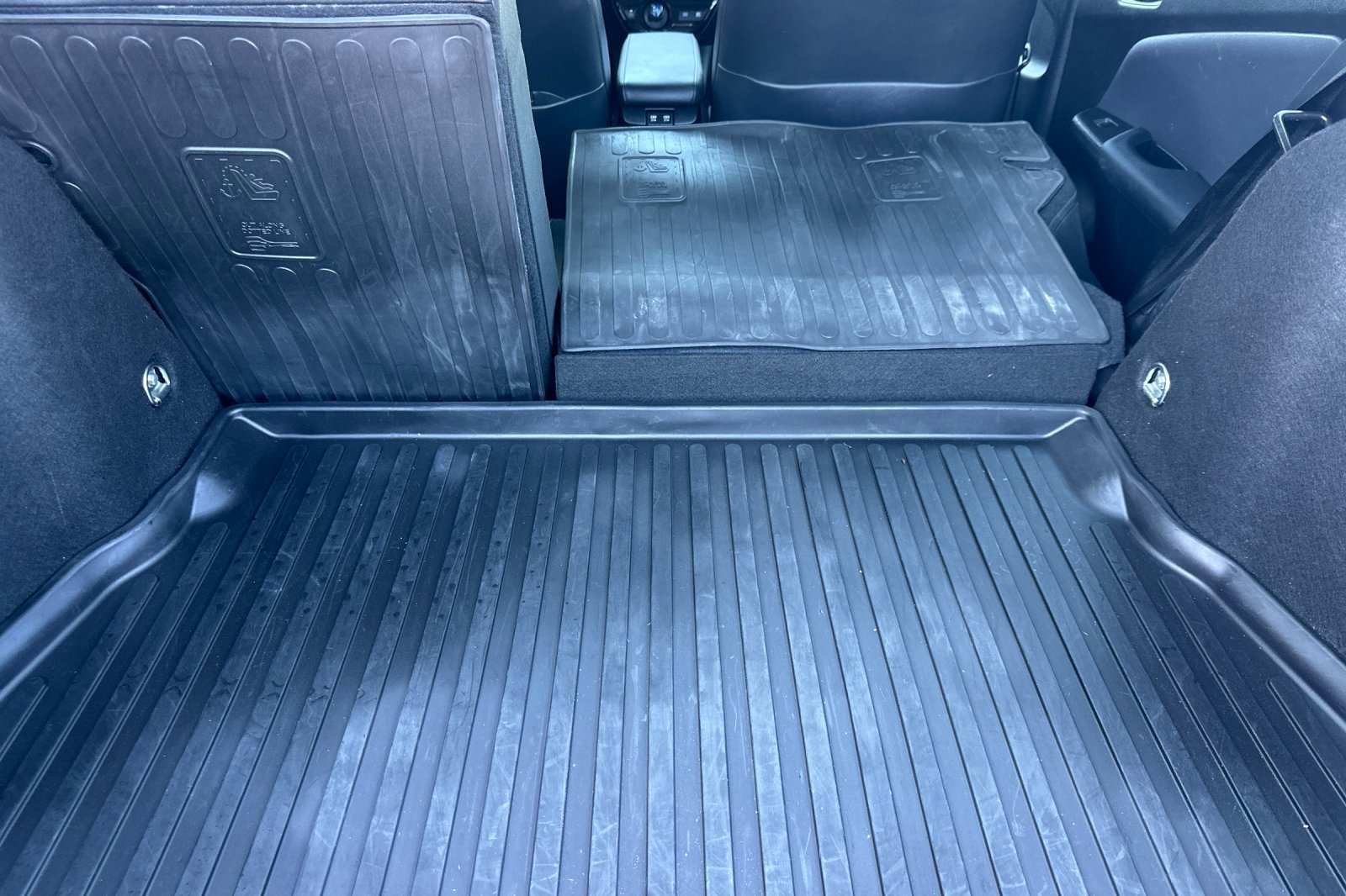 Used 2022 Toyota Prius L Eco image 12