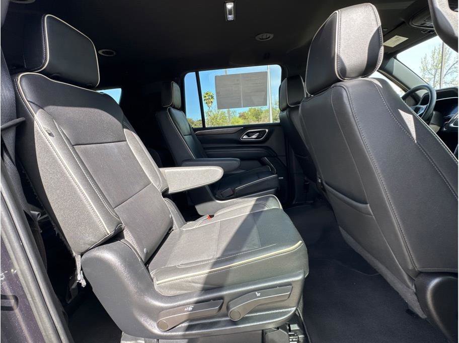 Used 2023 Chevrolet Suburban Premier image 13