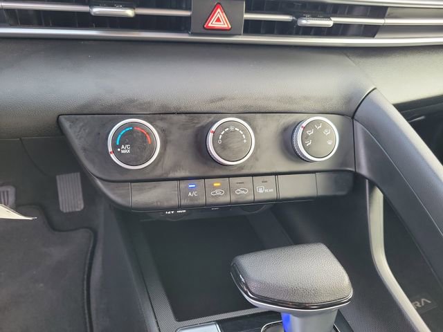 Used 2025 Hyundai Elantra SE image 21