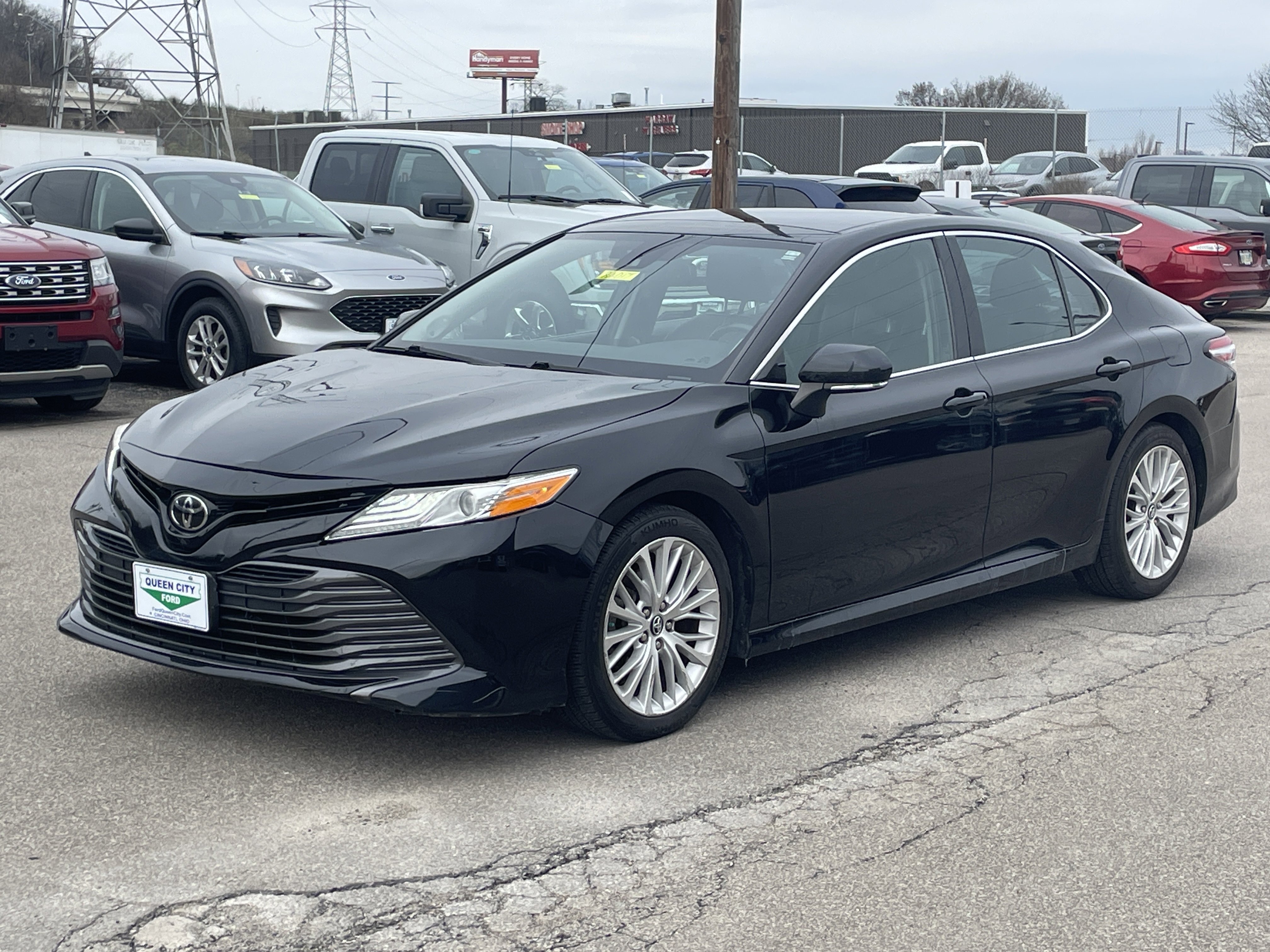 Used 2019 Toyota Camry XLE image 2