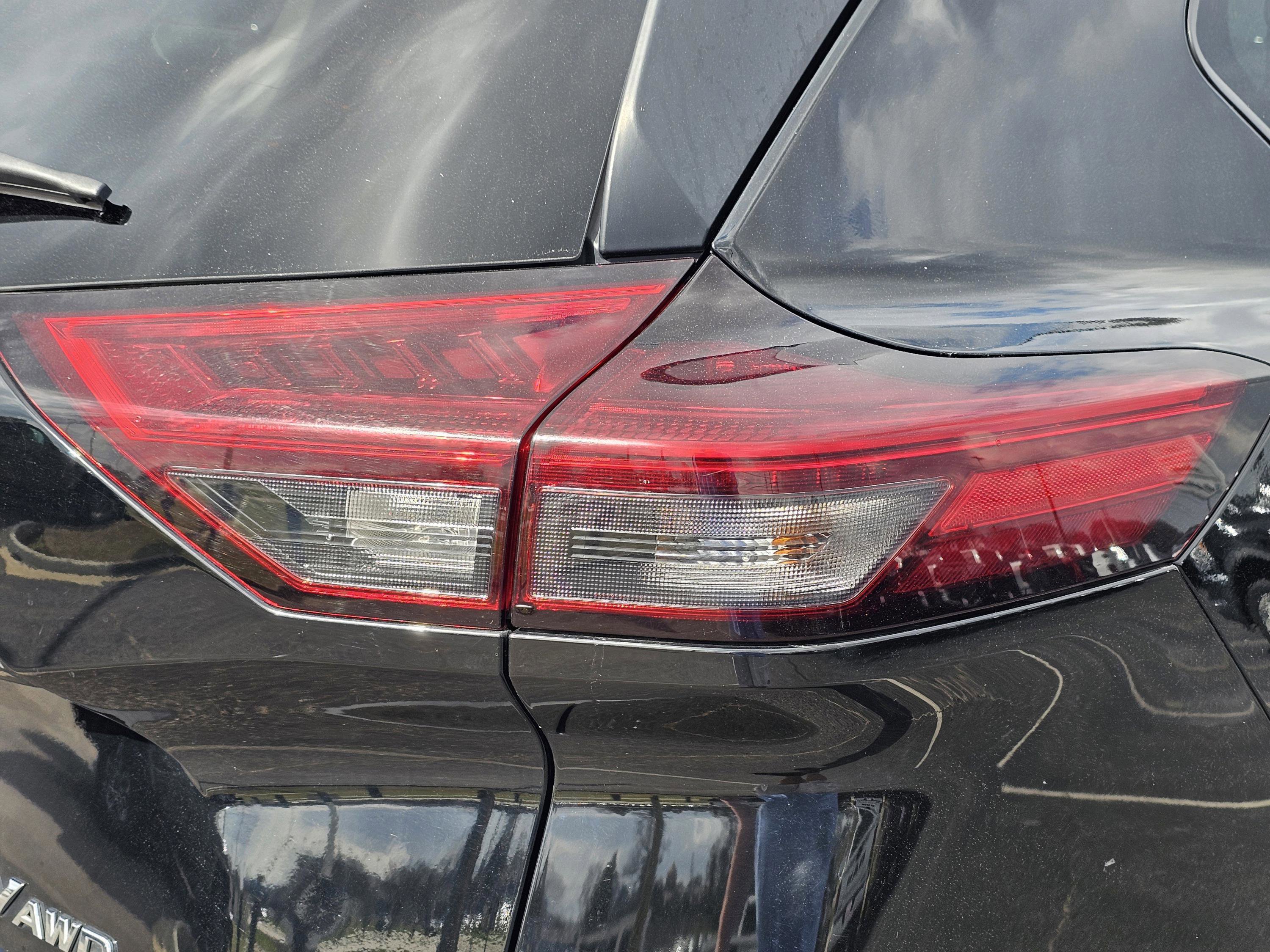 Used 2023 Nissan Rogue SV image 9