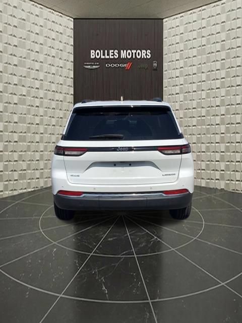Certified 2023 Jeep Grand Cherokee Laredo AWD/4WD image 5