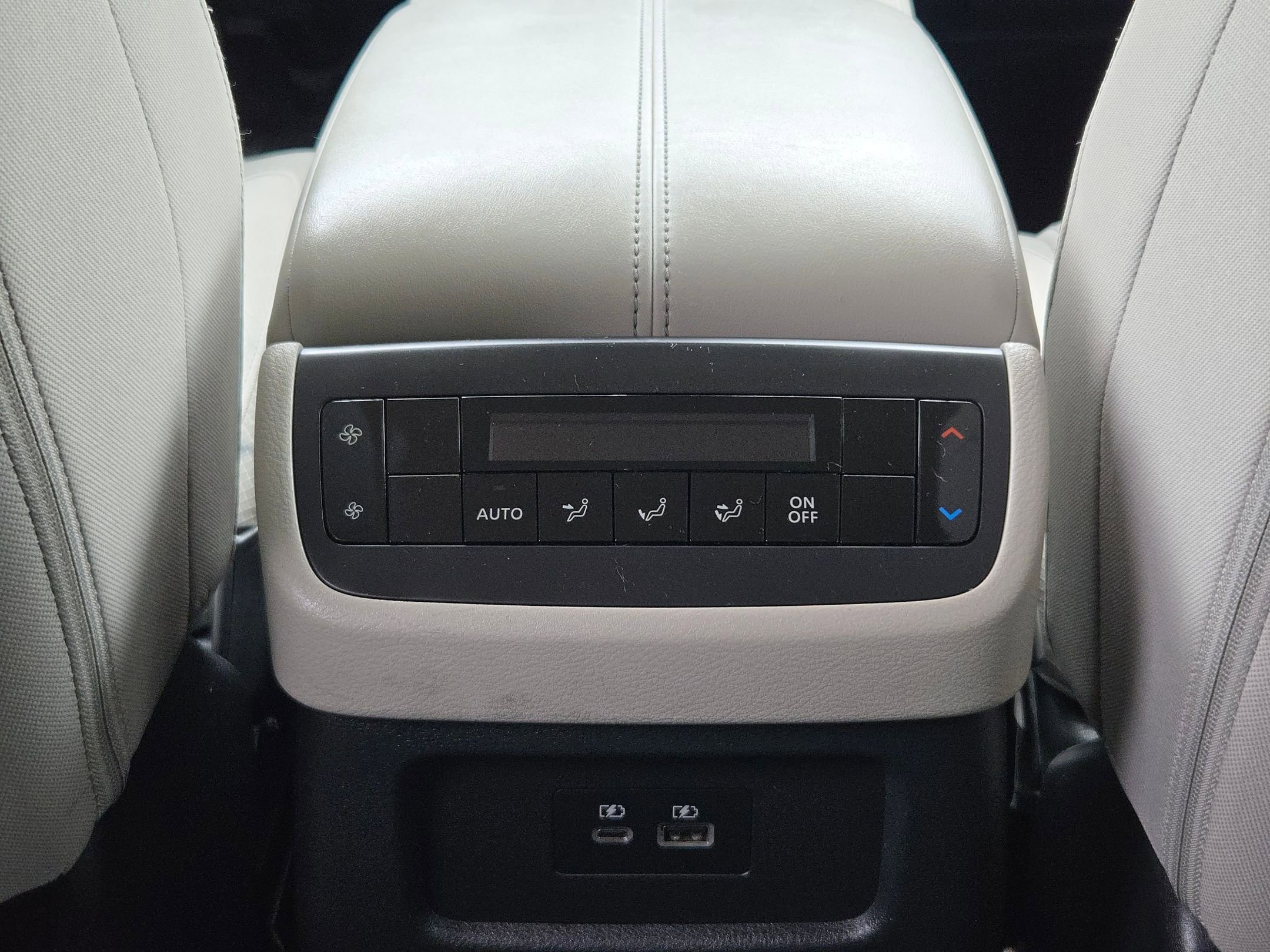 Used 2023 Nissan Pathfinder SV image 24