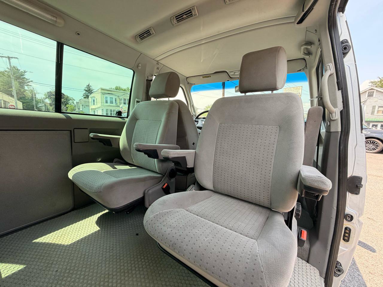 Used 2003 Volkswagen Eurovan MV FWD image 16
