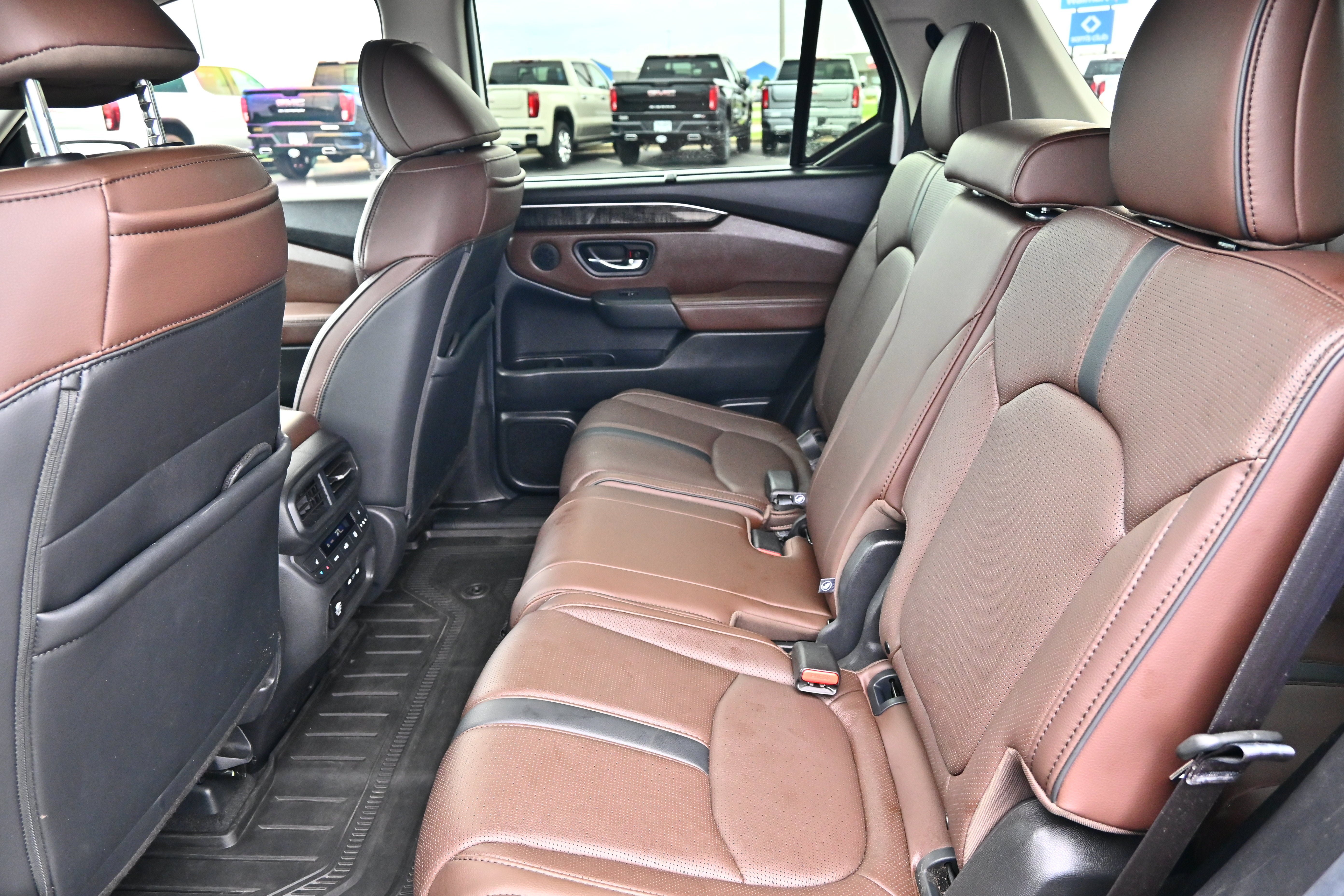 Used 2025 Honda Pilot Elite image 18