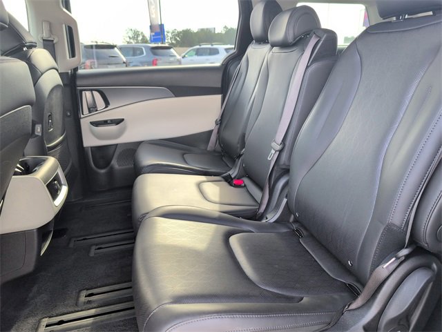 Used 2023 Kia Carnival LX image 27