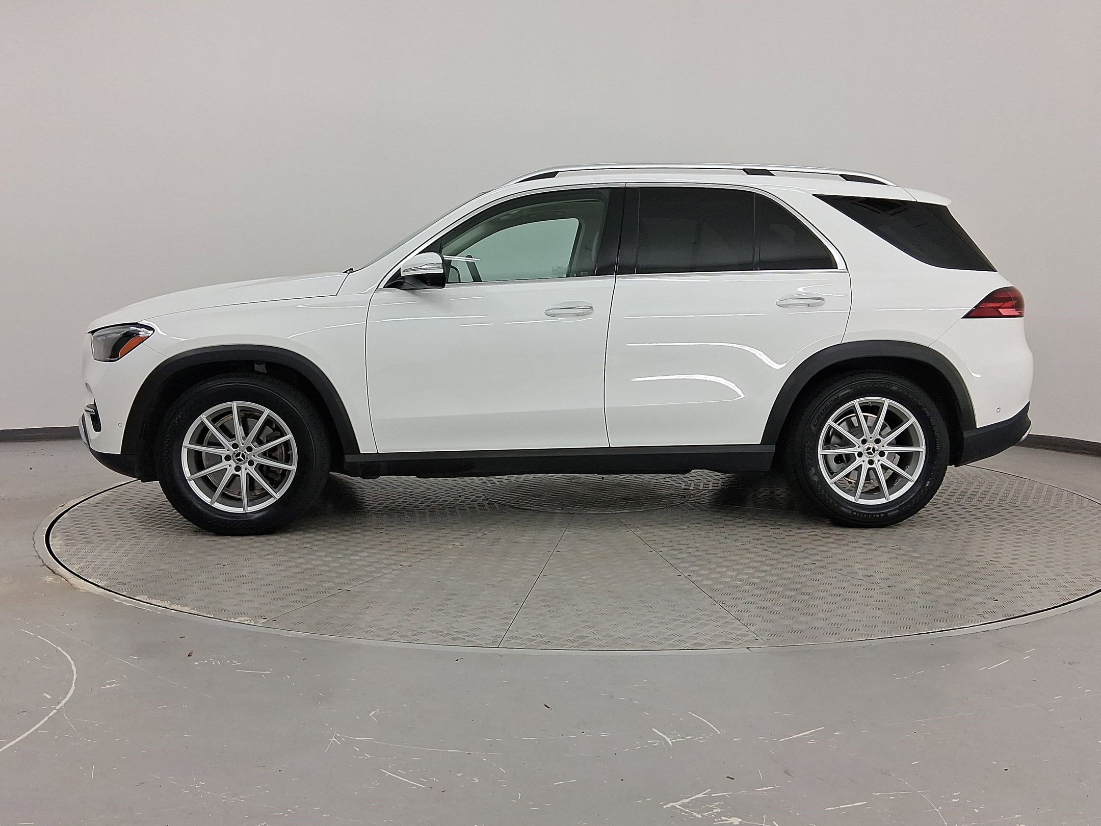 Used 2024 Mercedes-Benz GLE 350 4MATIC image 2
