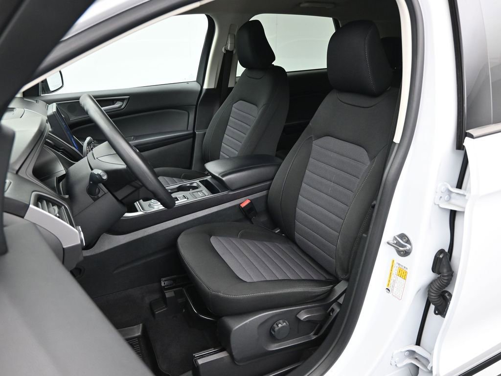 Used 2024 Ford Edge SE w/ Black Appearance Package image 11