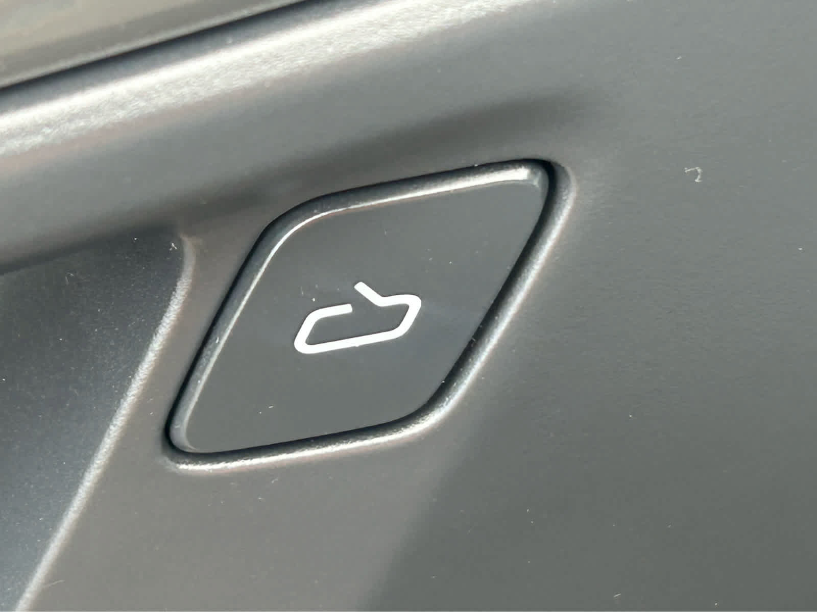 Used 2026 Rivian R1S Adventure AWD/4WD image 33