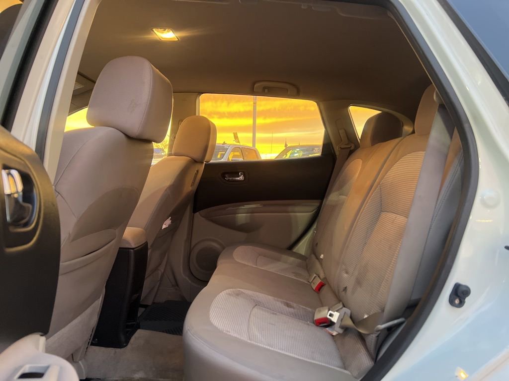 Used 2013 Nissan Rogue SV image 22