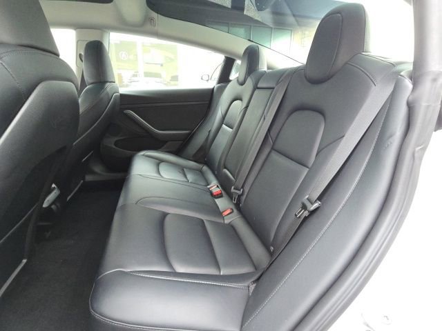 Used 2023 Tesla Model 3 Standard Range image 10