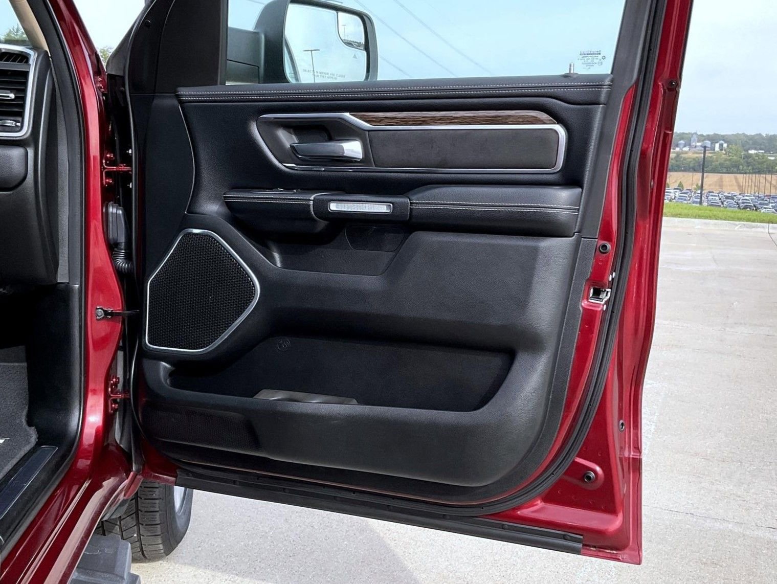 Used 2019 RAM 1500 Laramie AWD/4WD image 17