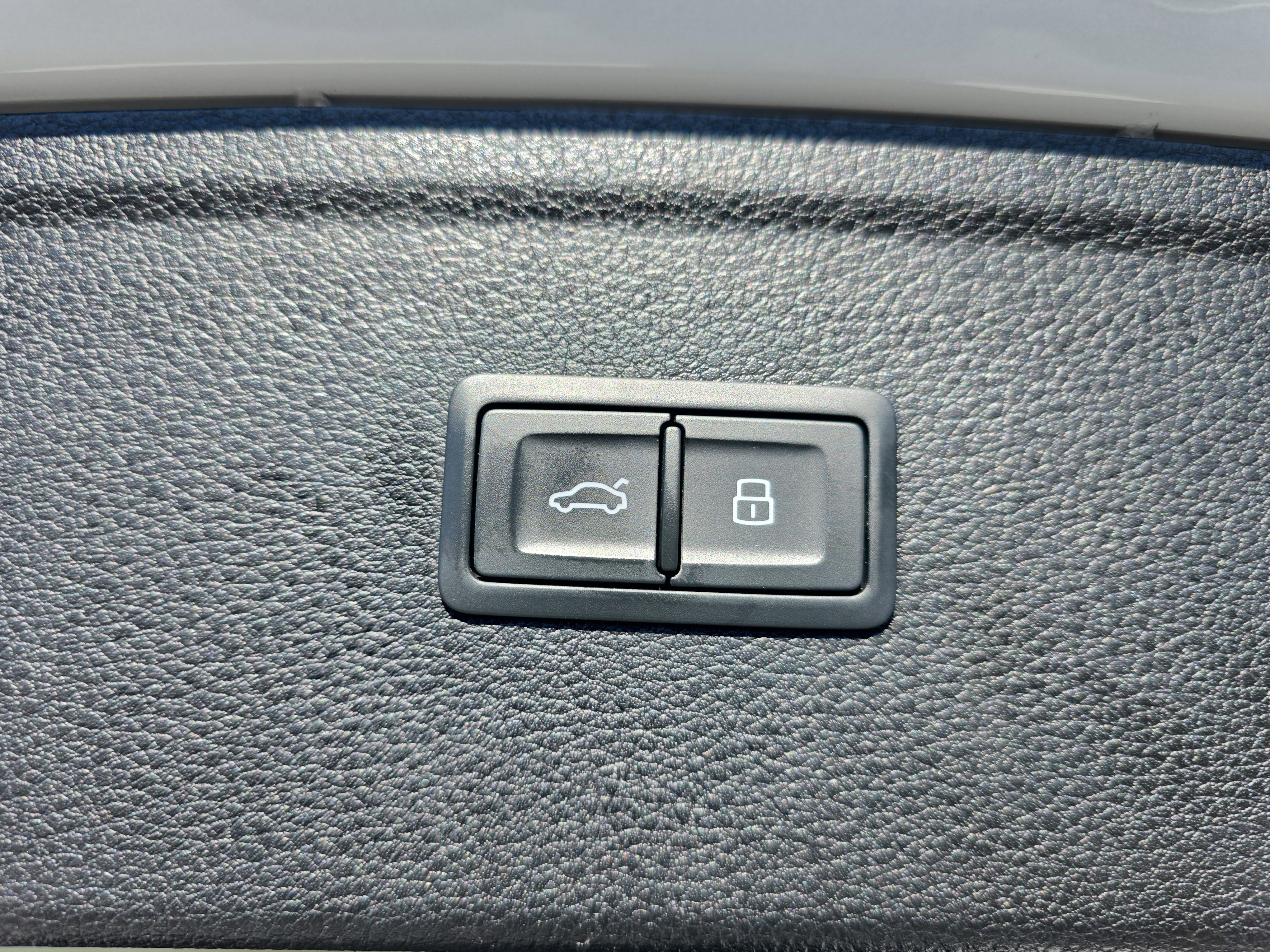 Used 2022 Audi Q5 2.0T Premium w/ Convenience Package image 13