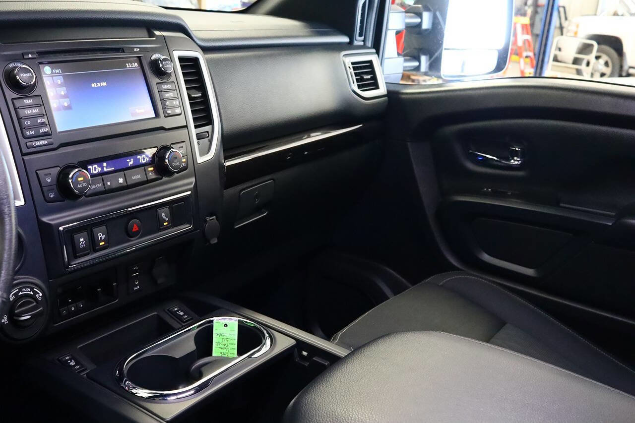 Used 2018 Nissan Titan SV w/ SV Convenience Package AWD/4WD image 15