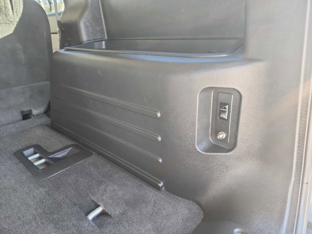 Used 2005 HUMMER H2 w/ Preferred Equipment Group image 26