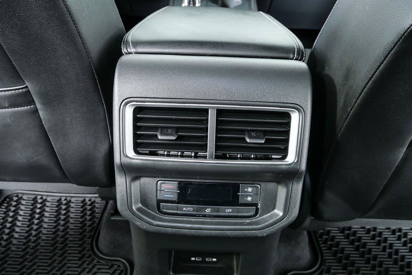 Used 2024 Volkswagen Atlas SE FWD image 18