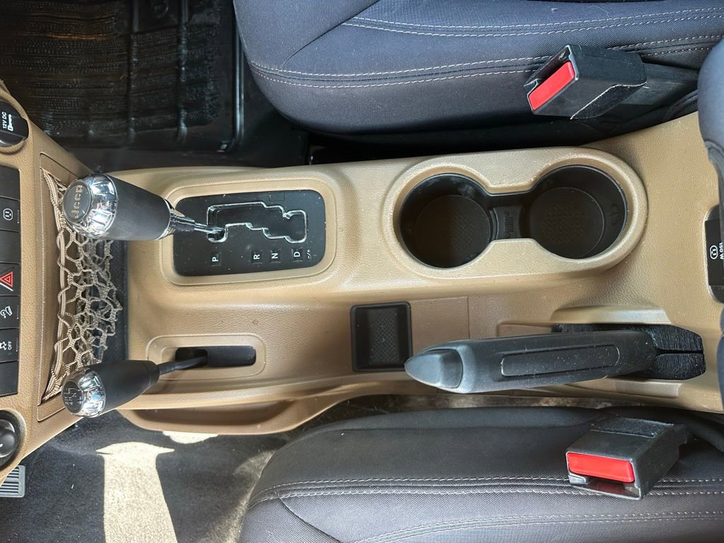 Used 2013 Jeep Wrangler Unlimited Sahara w/ Connectivity Group image 19