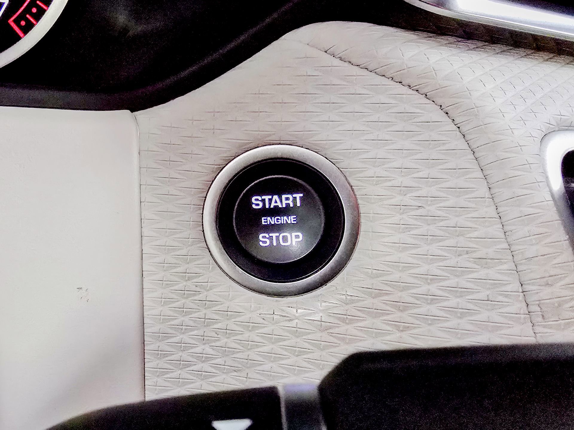 Used 2023 Land Rover Range Rover Velar R-Dynamic S image 44