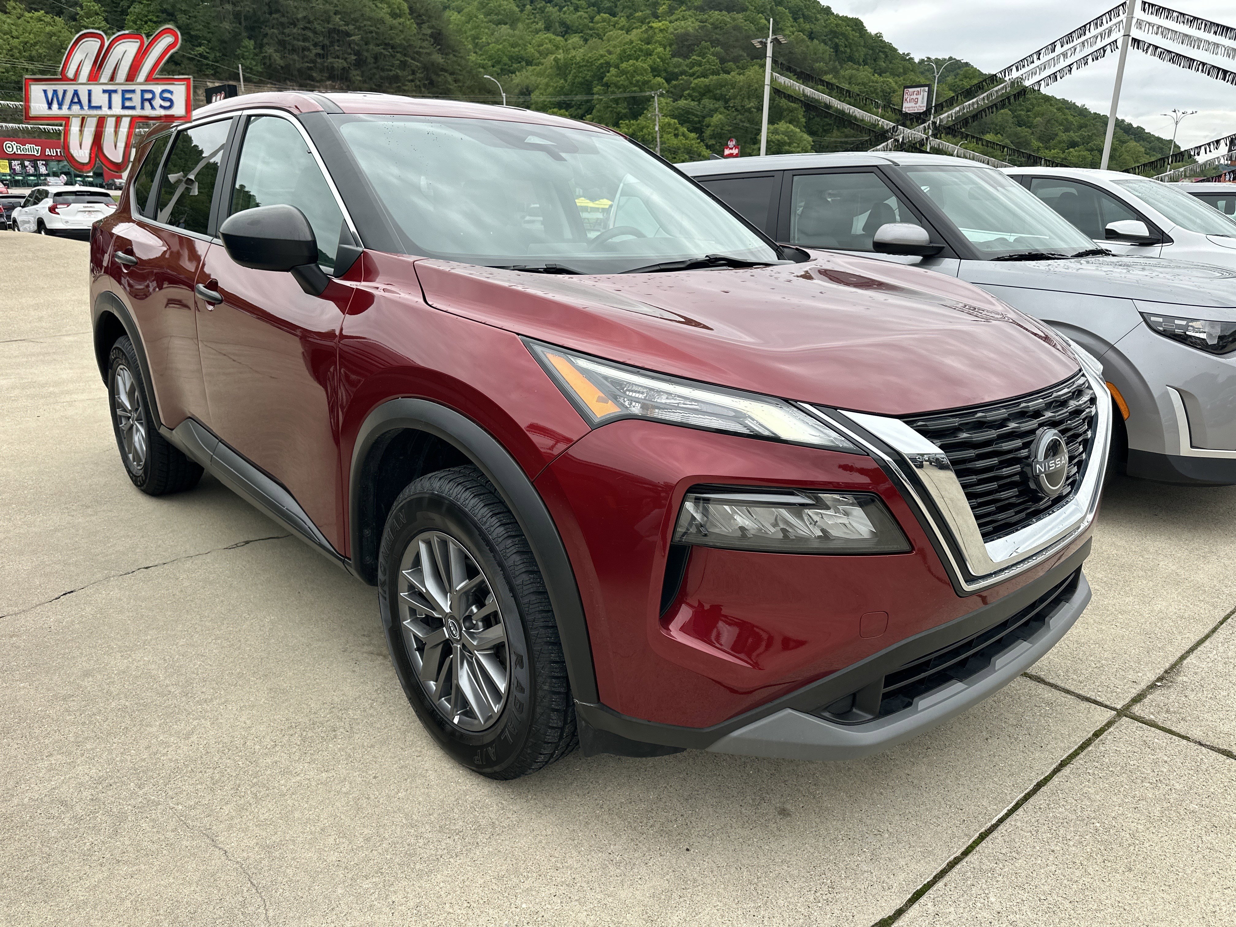 Used 2023 Nissan Rogue S AWD/4WD image 1