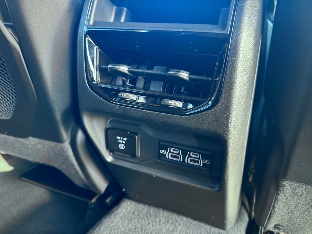 Used 2023 Jeep Grand Cherokee Altitude AWD/4WD image 15