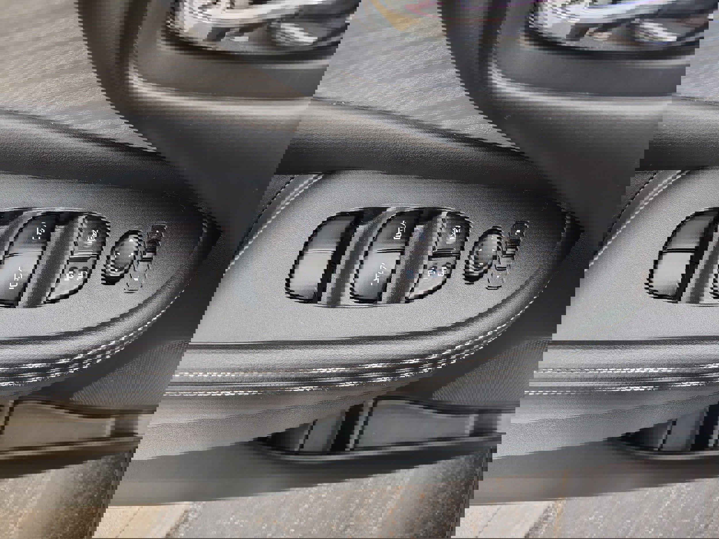 Used 2018 Nissan Murano SV w/ Premium Package image 20