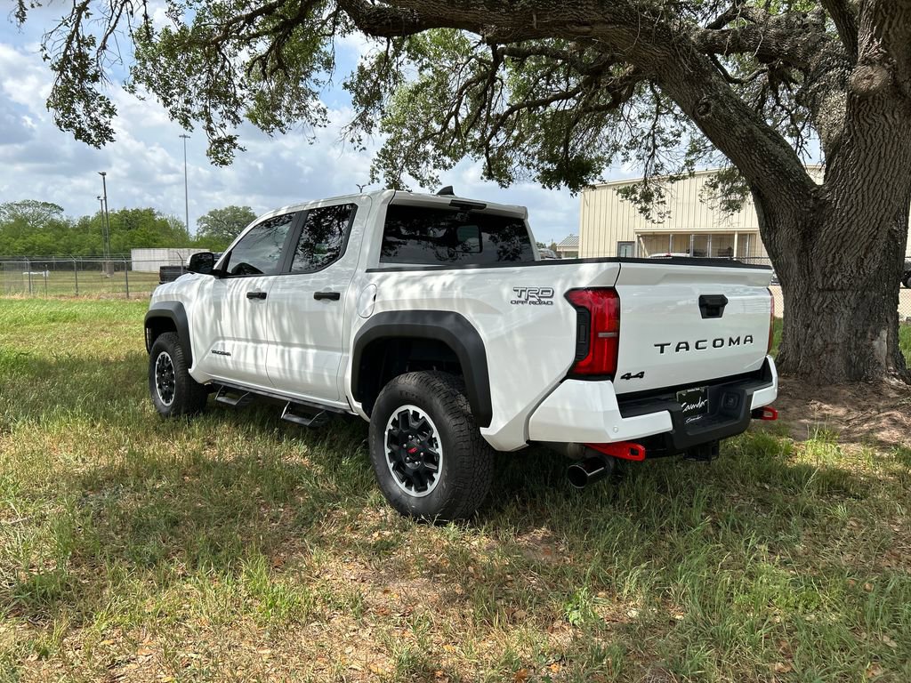 Used 2025 Toyota Tacoma TRD Off-Road w/ TRD Off Road Premium Package image 3