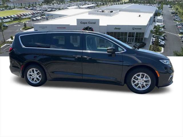Certified 2023 Chrysler Pacifica Touring-L FWD image 13