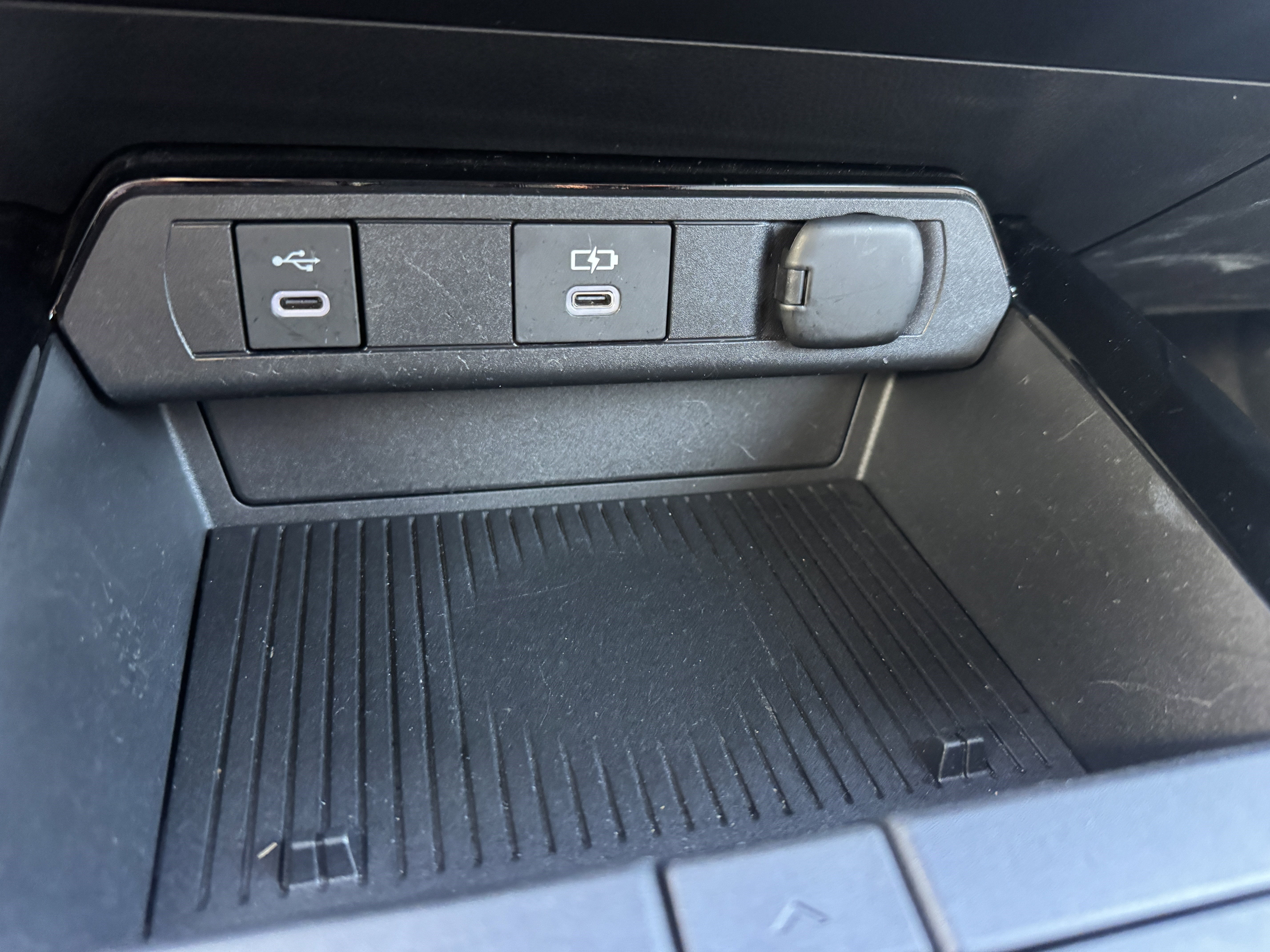 Used 2024 Toyota Prius LE image 28