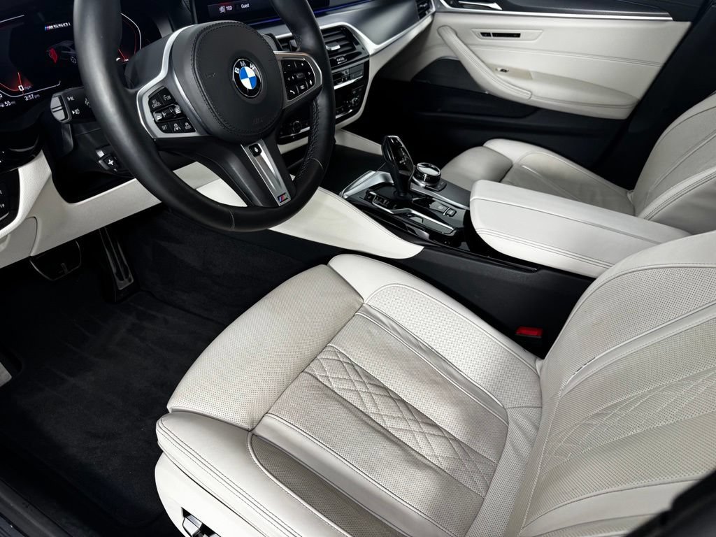Used 2021 BMW M550i xDrive w/ Executive Package AWD/4WD image 12