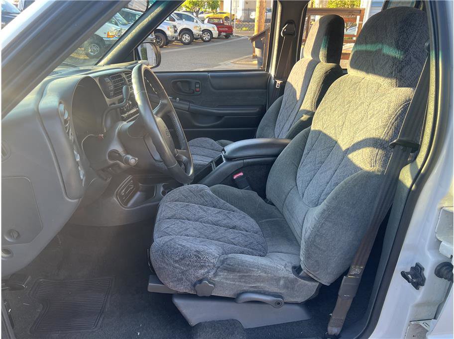 Used 2001 Chevrolet S10 Pickup LS w/ Cold-Climate Pkg AWD/4WD image 12