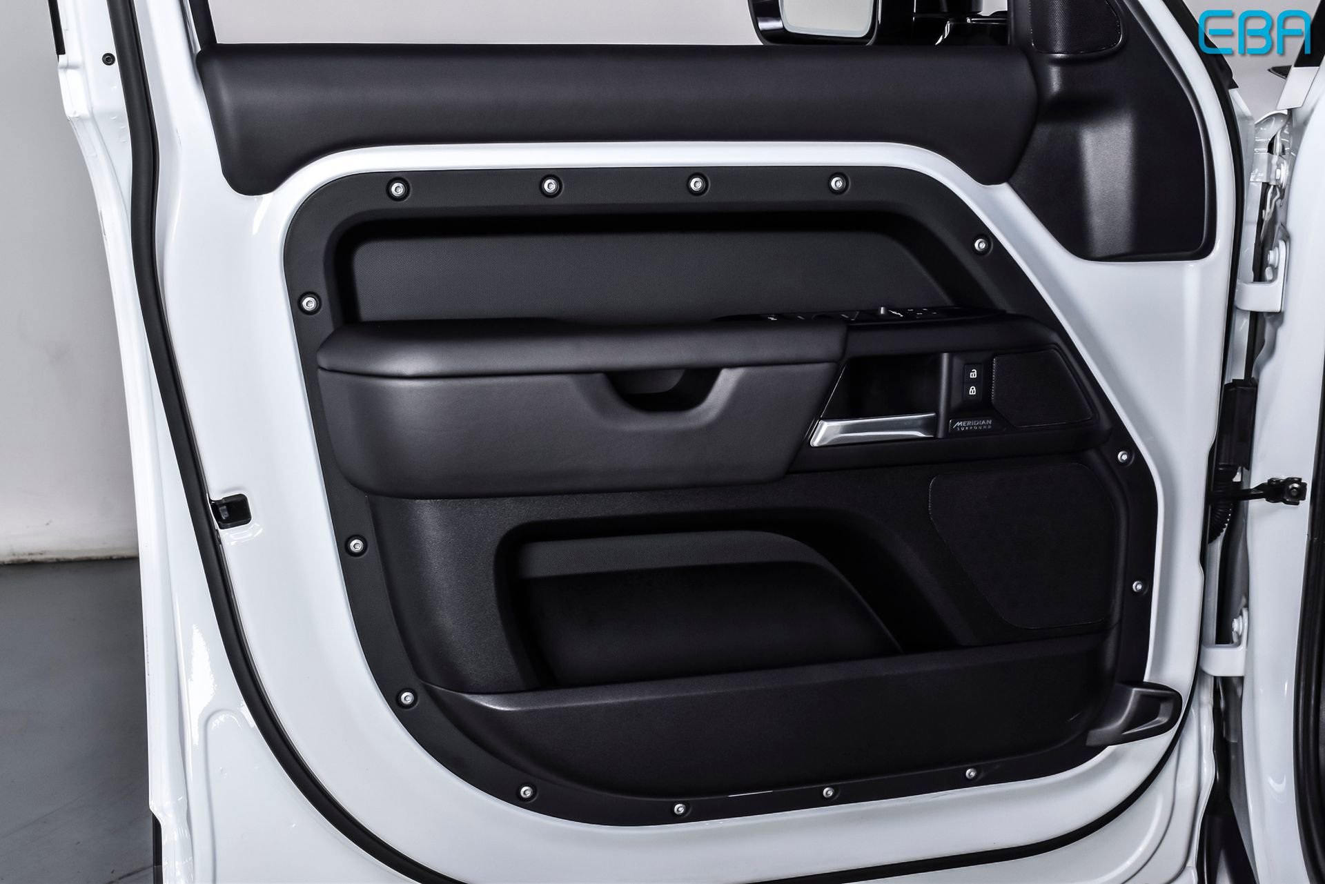 Used 2025 Land Rover Defender 130 X-Dynamic SE image 15