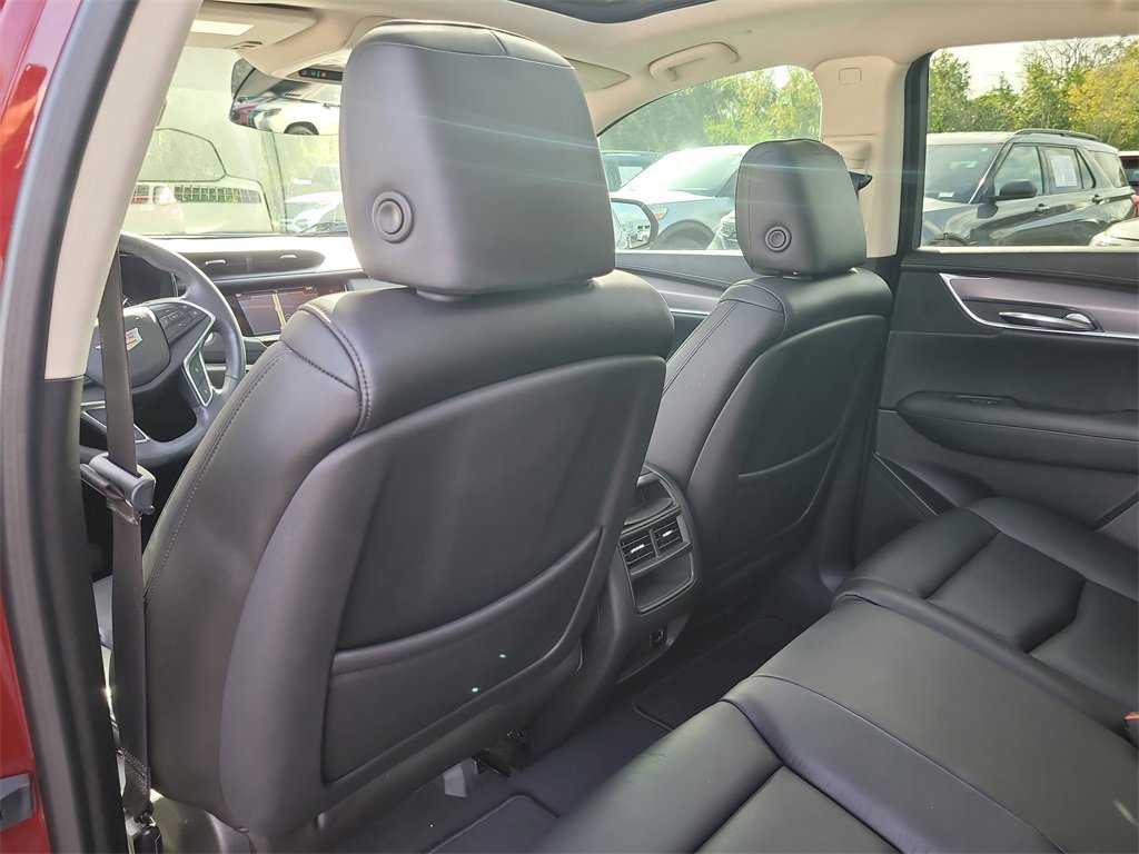 Used 2017 Cadillac XT5 Luxury w/ Driver Awareness Package image 10