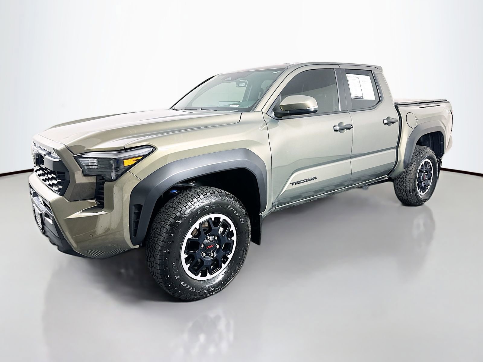 Used 2024 Toyota Tacoma TRD Off-Road w/ TRD Off Road Upgrade Package AWD/4WD image 3