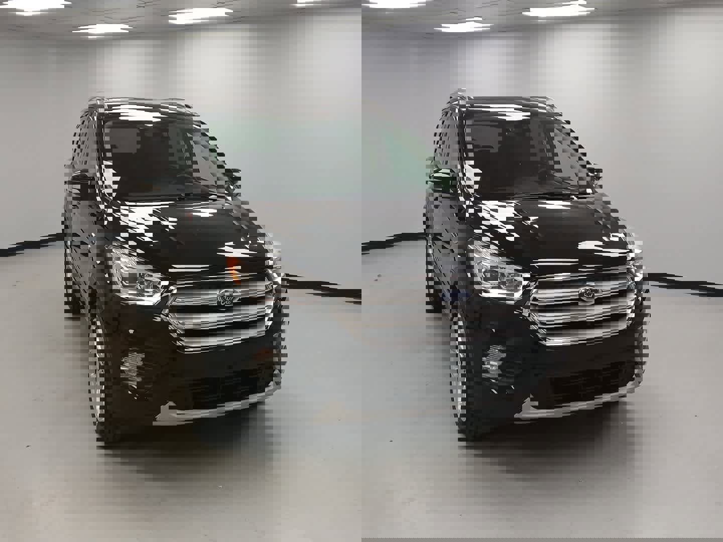 Used 2019 Ford Escape Titanium w/ U9j03 - Titanium Tow Package image 2