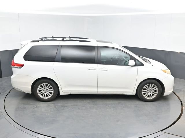 Used 2012 Toyota Sienna XLE image 26